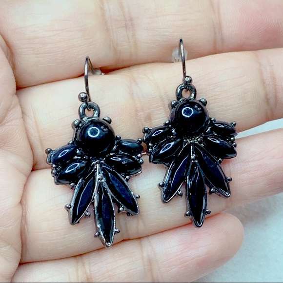Jewelry - ❣️$25/3❣️ Gothic Style Black Dangle Earrings
